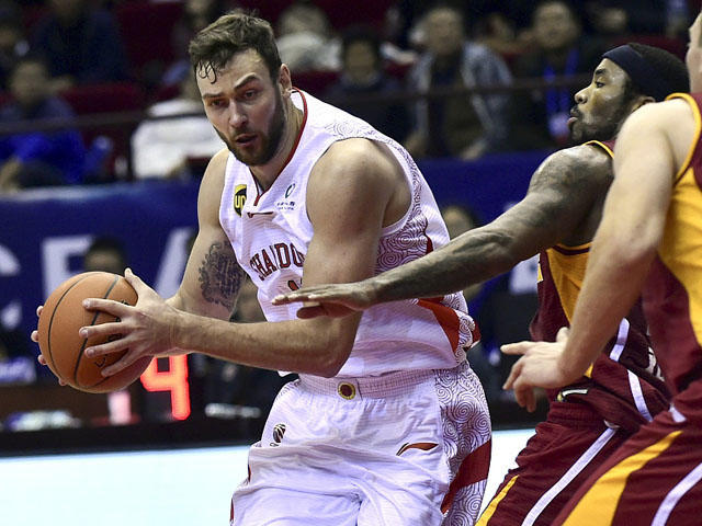  马尔卡宁43分创生涯新高，爵士险胜勇士  